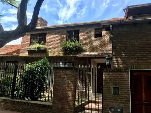 Casa 6 ambientes con 4 baños