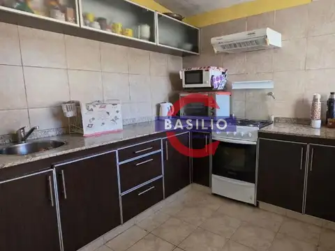CASA EN VENTA EN LOTE PROPIO CON JARDÍN, COCHERA Y PARRILLA EN BOULOGNE