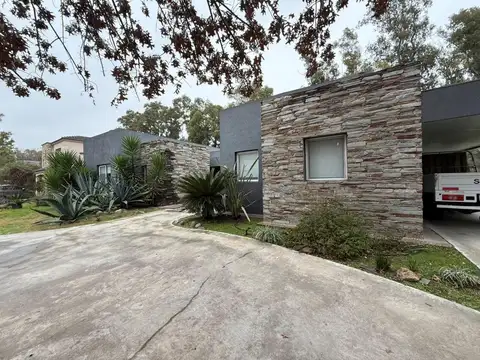 Casa 5 ambientes con 4 baños