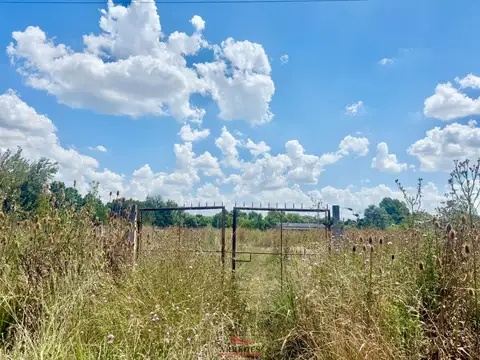 Venta · Lote de 2577m2 · con mejoras · en El Remanso