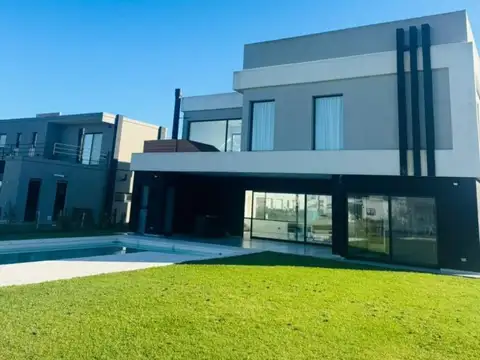 Casa en Alquiler de 3 dormitorios