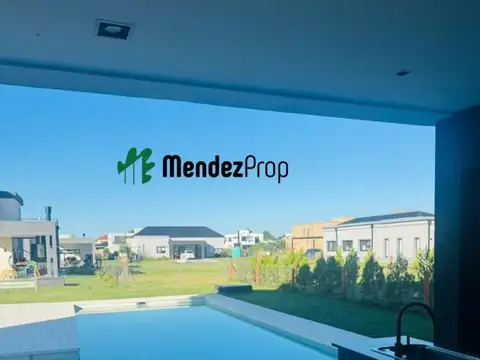 Casa en Alquiler con 4 cocheras