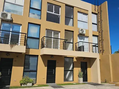 Triplex en alquiler- Ituzaingó norte