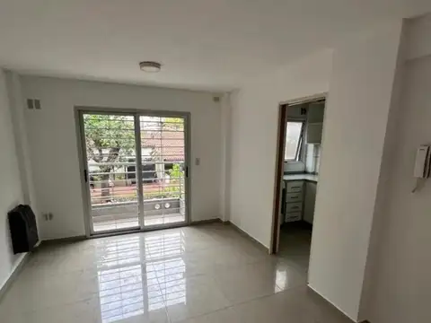Departamento dos ambientes con cochera en Alquiler en Morón - cercanía al centro