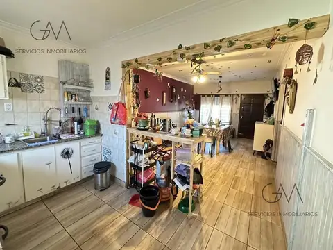 Casa 3 ambientes con 2 baños