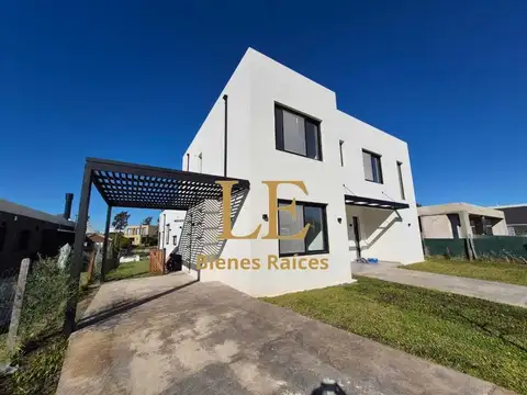 Casa en Venta con 4 cocheras