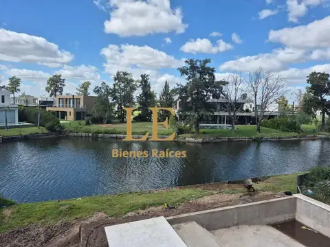 Casa 6 ambientes con 4 baños