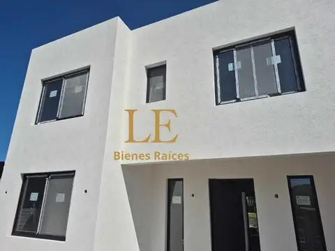 Casa 6 ambientes con 4 baños