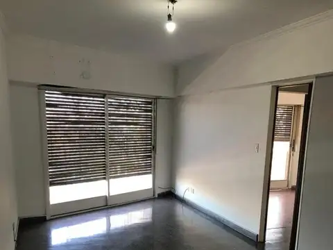Departamento en alquiler 3er piso por escalera 
