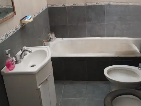 Casa 3 Amb + Depósito/Galpón a Refaccionar.