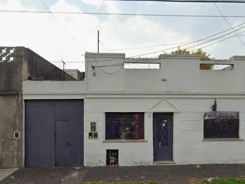 Casa 3 Amb + Depósito/Galpón a Refaccionar.