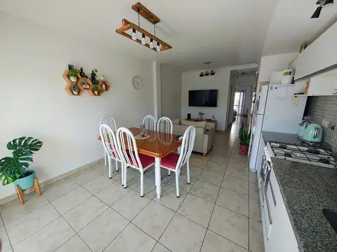 Departamento 2 ambientes en excelente estado con doble balcón - Villa Domunico