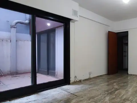 OPORTUNIDAD Depto 2 ambientes con patio - Quilmes Centro