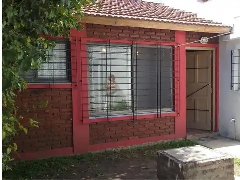 Casa PH amplia de 3 amb. con patio y garaje.