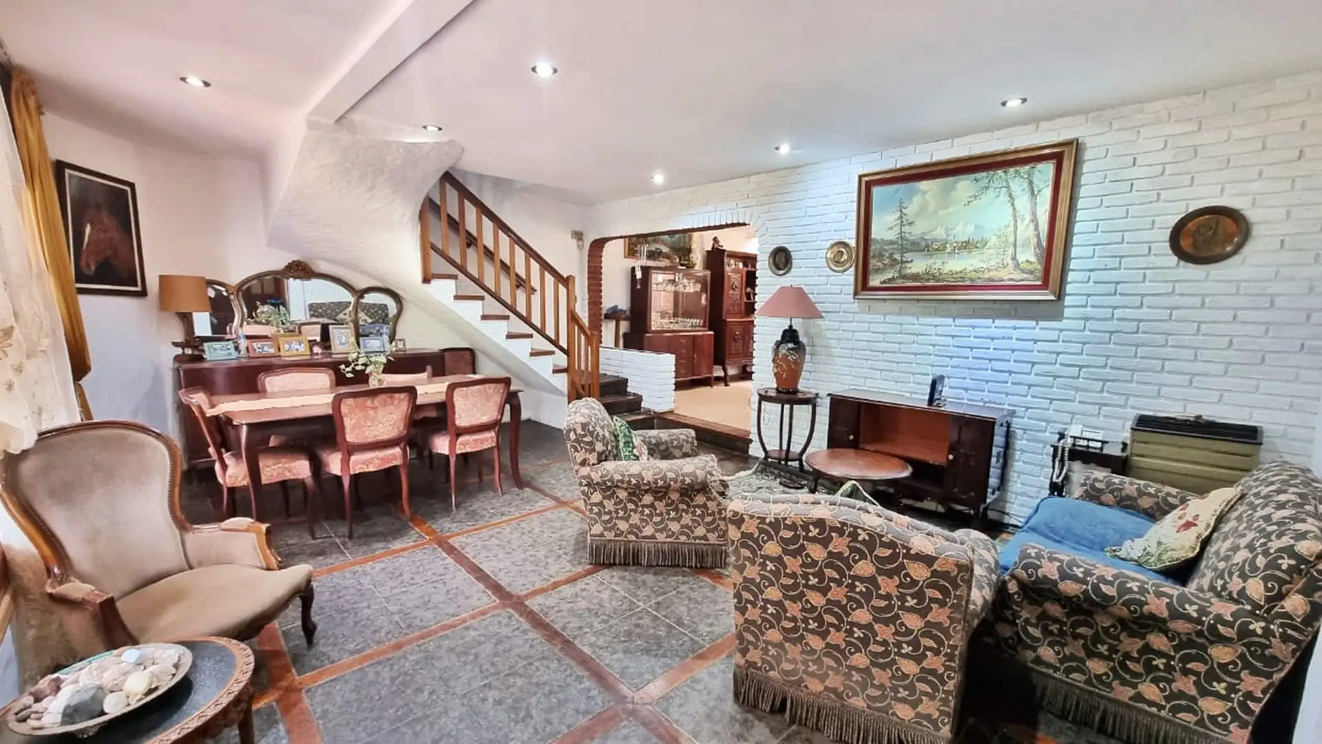 Chalet 4 ambientes con parque - William Morris y Einstein