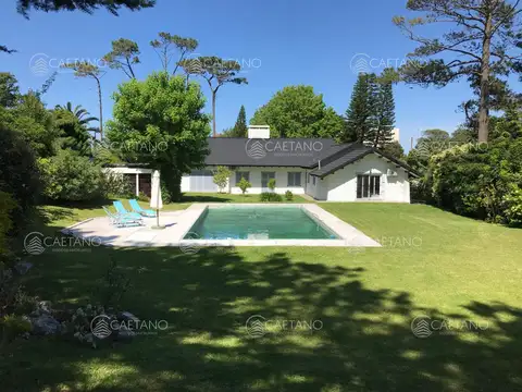 Venta casa 6 dormitorios. Playa mansa, Punta del Este 