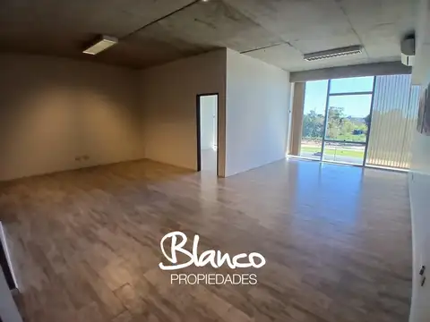 Oficina en Alquiler en Pilar Centro, $ 2.000.000