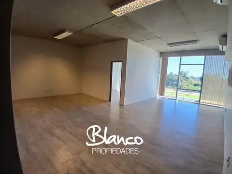 Oficina en Alquiler con 1 cochera