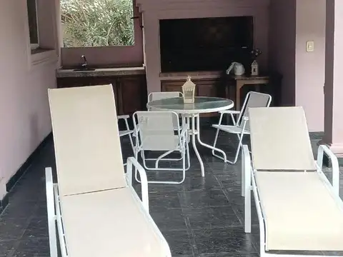 Casa en Alquiler en El Bosque, USD 1.900