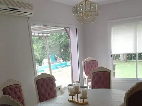 Casa en Alquiler con 2 cocheras