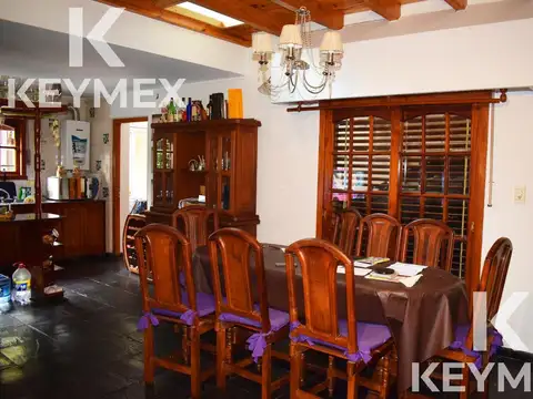 Casa 4 ambientes con 2 baños