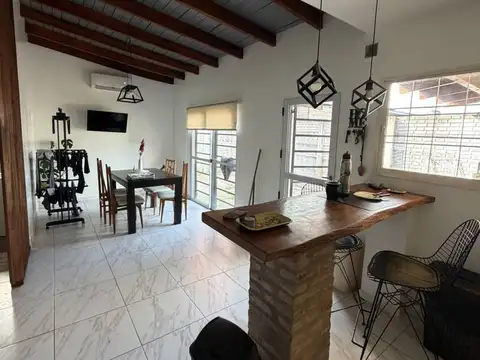 Casa en Venta con 2 cocheras