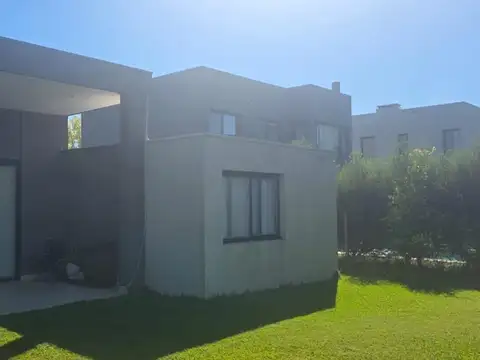 Venta casa, 4 ambientes Vila Marina 1 Villa Nueva