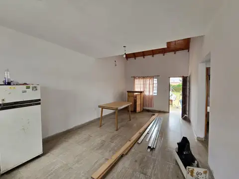 Casa 4 ambientes con 2 baños