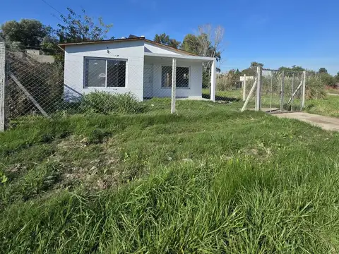 Casa 3 ambientes con 1 baño
