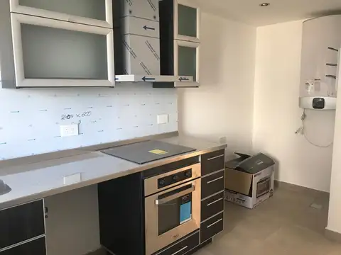 EXCELENTE DEPARTAMENTO DE 3 AMBIENTES EN EDIFICIO CON AMENITIES, CON COCHERA SEMI CUBIERTA Y BAULERA