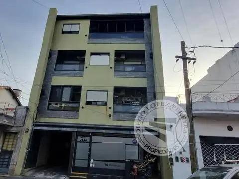 Departamento 3 ambientes en dos plantas con balcón