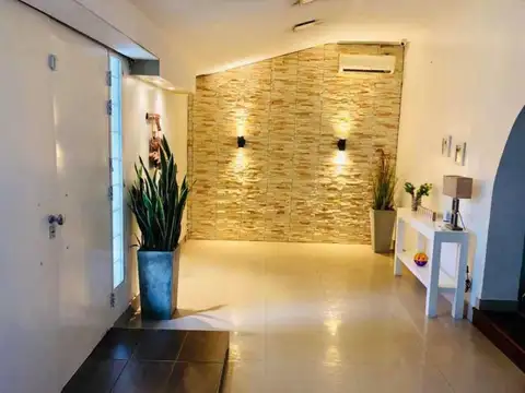 CASA 4 AMBIENTES CON COCHERA