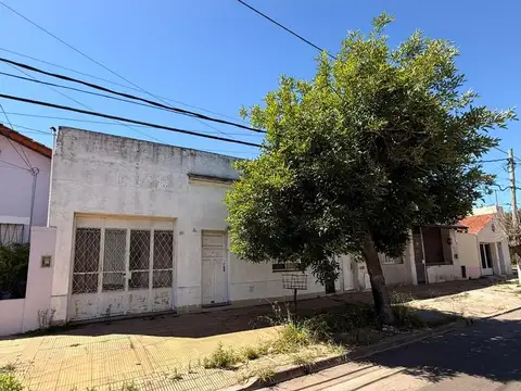 Casa en Villa Ballester, sobre terreno 230m2