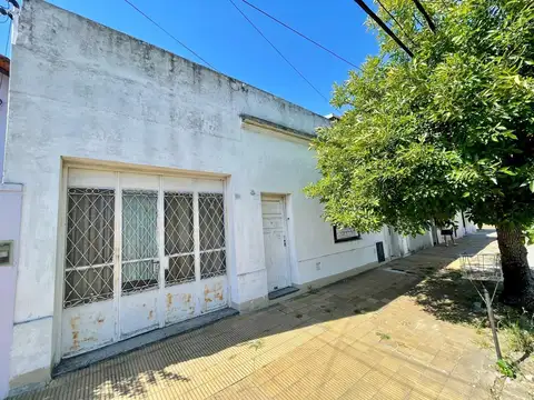 Casa en Villa Ballester, sobre terreno 230m2