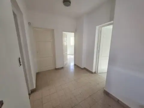 Casa 7 ambientes con 2 baños