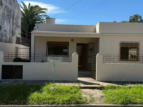 CASA 3 AMB EN VENTA EN BOULOGNE CON PATIO DEPOSITO