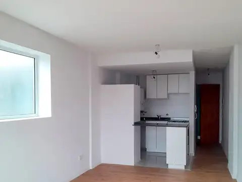 Montevideo y 1° de Mayo - Dpto Monoambiente Externo. 