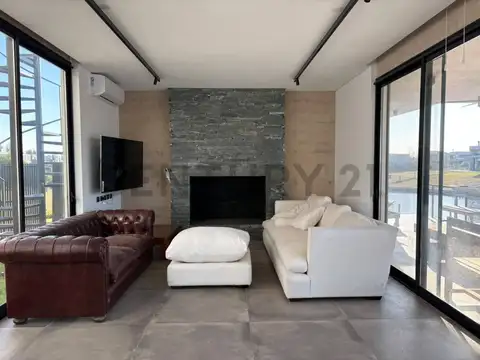 CASA VENTA 4 AMBIENTES EN DOS PLATAS A LA LAGUNA, BARRIO EL NAUDIR, ESCOBAR