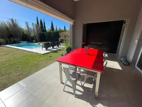 Casa 4 ambientes con 4 baños