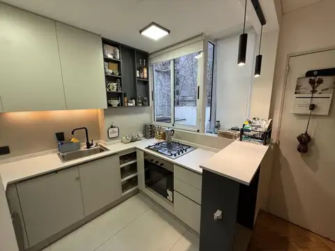 Departamento 3 ambientes refaccionado a nuevo – Segundo piso al frente con balcón – Almagro