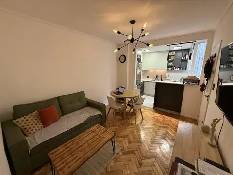 Departamento 3 ambientes refaccionado a nuevo – Segundo piso al frente con balcón – Almagro