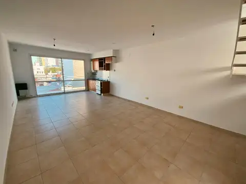 Tucuman 3251 - Departamento Duplex De 1 Dormitorio Con Terraza En Alquiler - Luis Agote, Rosario