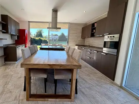Casa en Alquiler en Haras Santa Maria, USD 2.350