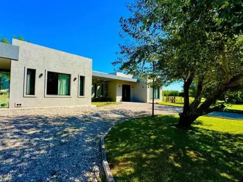 CASA EN VENTA EN CARLOS KEEN 4AMB CON PISCINA TOMA PERMUTA