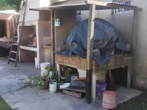 Casa en venta - 3 Dormitorios 1 Baño - Merlo
