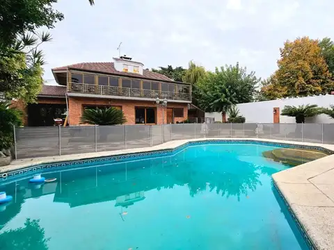 Casa en Venta con 2 cocheras