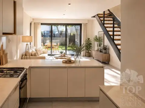 Hermoso Triplex en alquiler con jardin y parrilla en Santa Ana Joven