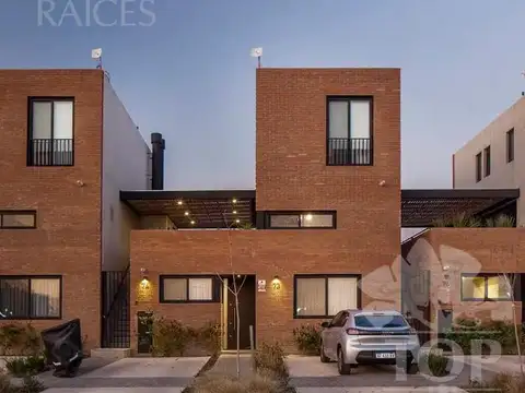 Hermoso Triplex en alquiler con jardin y parrilla en Santa Ana Joven