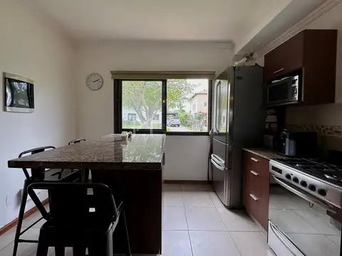 Casa 5 ambientes con 4 baños