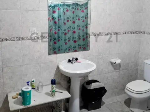 Casa 5 ambientes con 3 baños